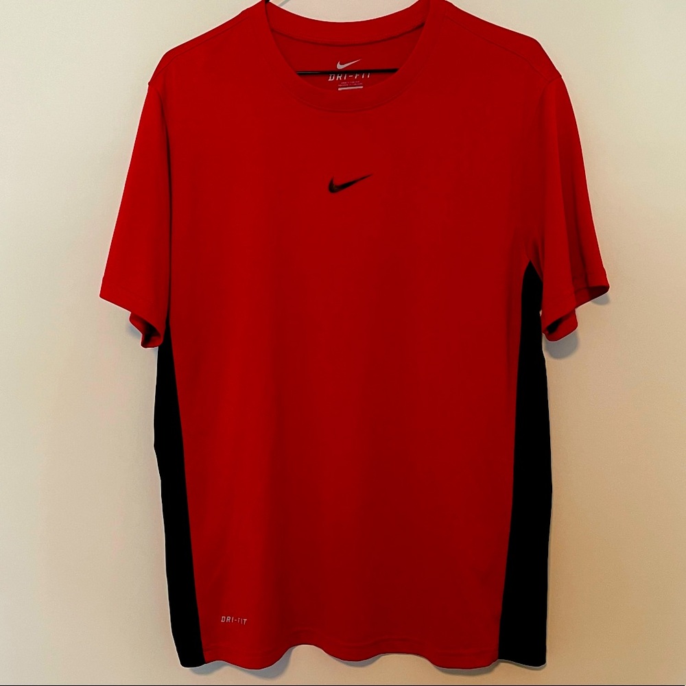 Nike Mens dri-fit red t-shirt size medium